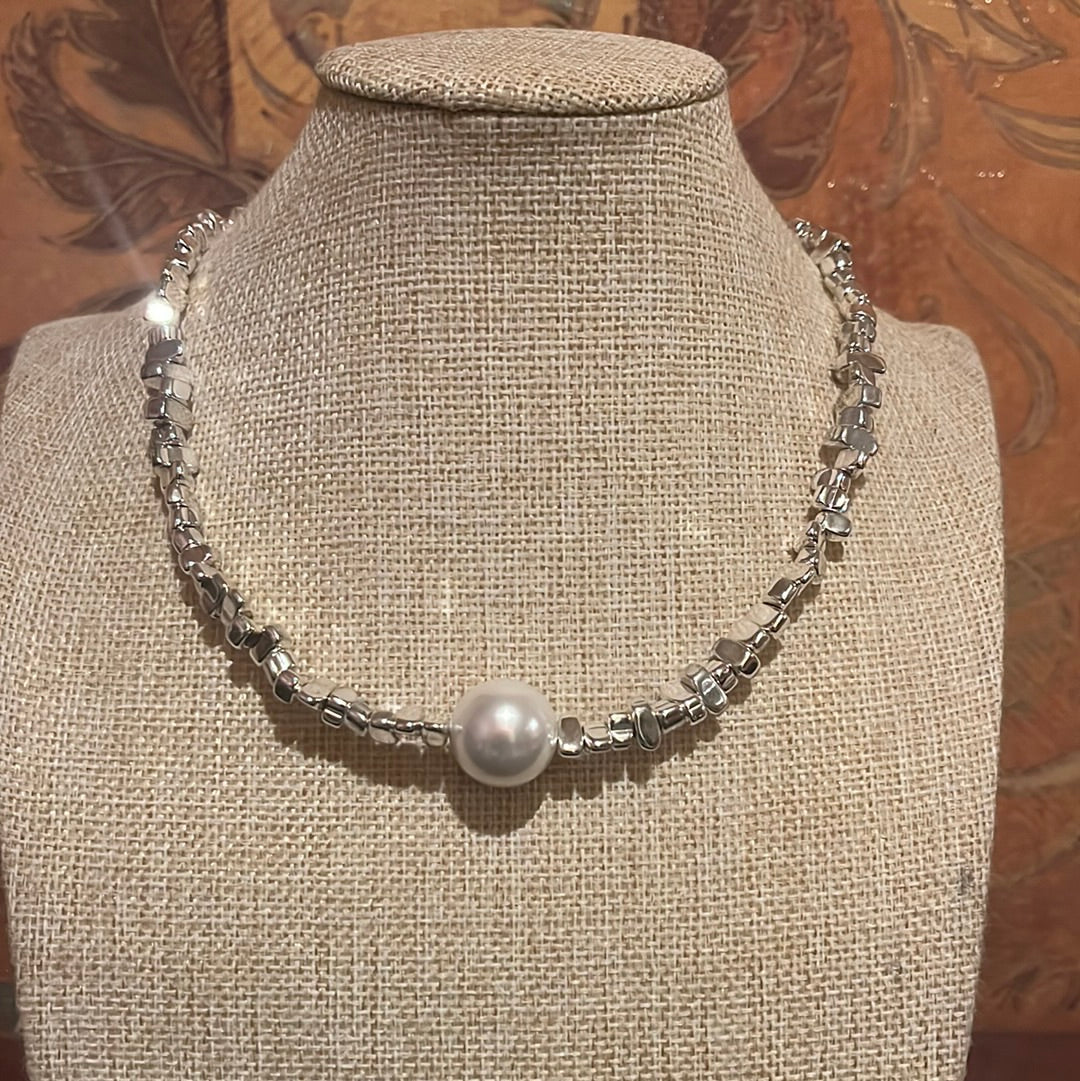 Silver/Pearl Necklace